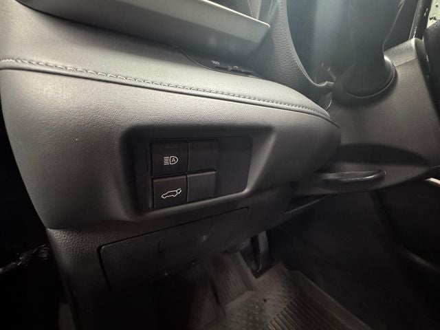 2020 Toyota Highlander LE 3.5 Liter V6 AWD 3rd Row Seating