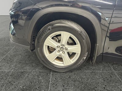 2020 Toyota Highlander LE 3.5 Liter V6 AWD 3rd Row Seating