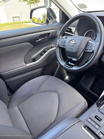 2020 Toyota Highlander LE 3.5 Liter V6 AWD 3rd Row Seating