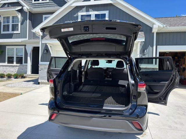 2020 Toyota Highlander LE 3.5 Liter V6 AWD 3rd Row Seating