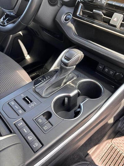 2020 Toyota Highlander LE 3.5 Liter V6 AWD 3rd Row Seating