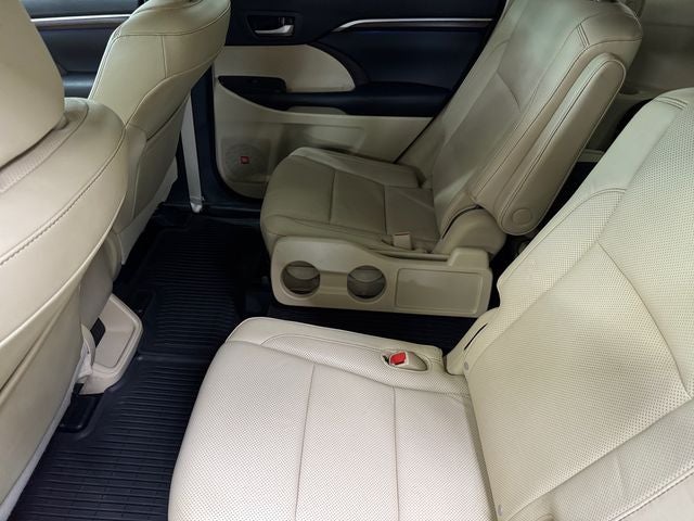 2016 Toyota Highlander Limited 3.5 Liter V6 AWD 3rd Row Seating