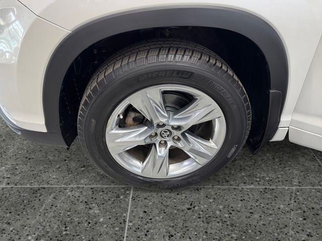 2016 Toyota Highlander Limited 3.5 Liter V6 AWD 3rd Row Seating
