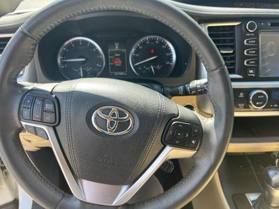 2016 Toyota Highlander Limited 3.5 Liter V6 AWD 3rd Row Seating