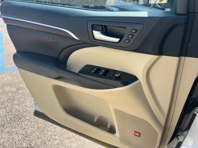 2016 Toyota Highlander Limited 3.5 Liter V6 AWD 3rd Row Seating
