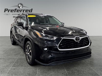 2021 Toyota Highlander XLE 3.5 Liter V6 AWD 3rd Row Seating