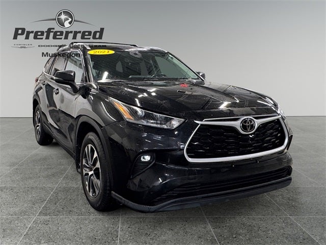 2021 Toyota Highlander XLE 3.5 Liter V6 AWD 3rd Row Seating