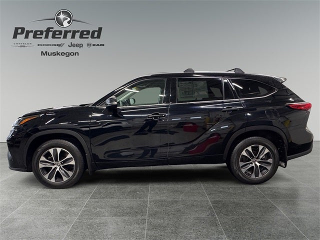 2021 Toyota Highlander XLE 3.5 Liter V6 AWD 3rd Row Seating