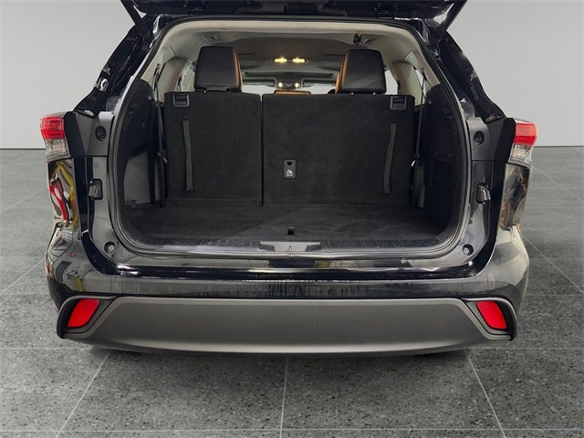 2021 Toyota Highlander XLE 3.5 Liter V6 AWD 3rd Row Seating