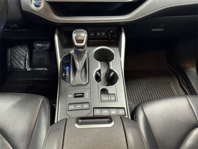 2021 Toyota Highlander XLE 3.5 Liter V6 AWD 3rd Row Seating