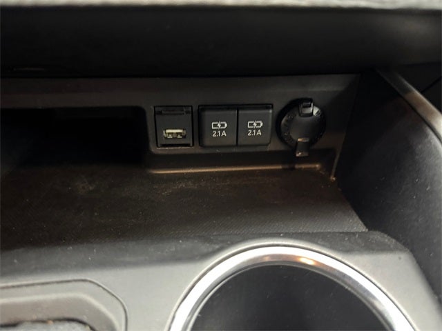 2021 Toyota Highlander XLE 3.5 Liter V6 AWD 3rd Row Seating