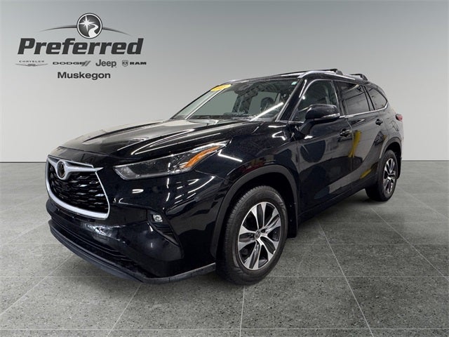 2021 Toyota Highlander XLE 3.5 Liter V6 AWD 3rd Row Seating