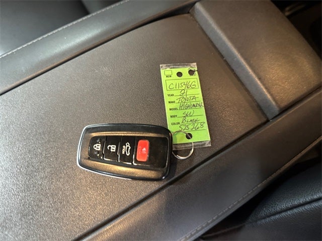 2021 Toyota Highlander XLE 3.5 Liter V6 AWD 3rd Row Seating