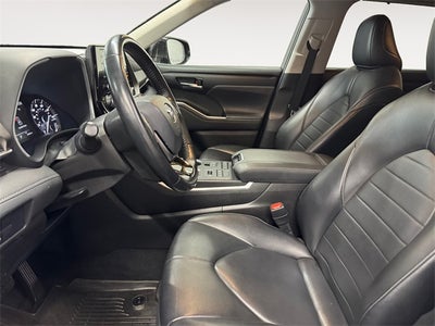 2021 Toyota Highlander XLE 3.5 Liter V6 AWD 3rd Row Seating