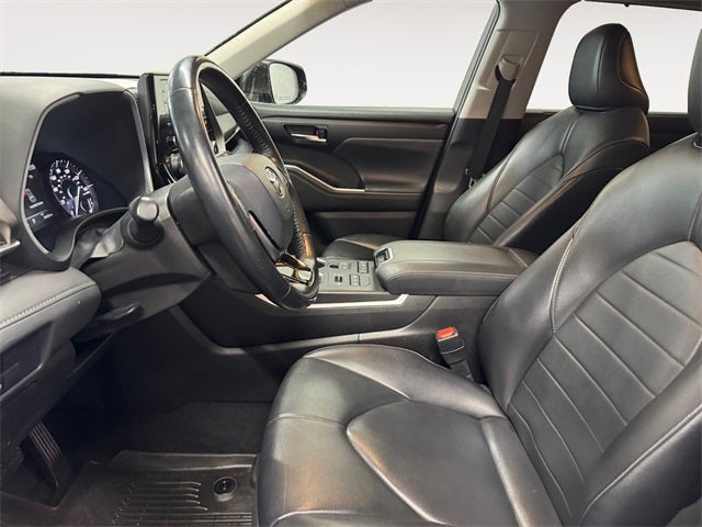 2021 Toyota Highlander XLE 3.5 Liter V6 AWD 3rd Row Seating