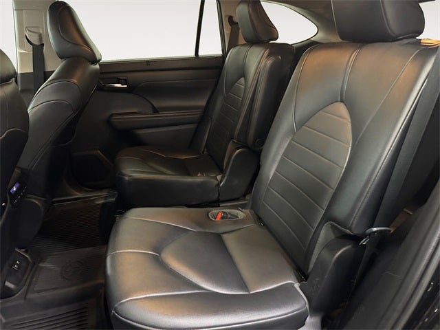 2021 Toyota Highlander XLE 3.5 Liter V6 AWD 3rd Row Seating