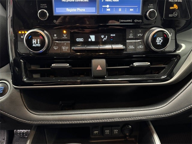2021 Toyota Highlander XLE 3.5 Liter V6 AWD 3rd Row Seating