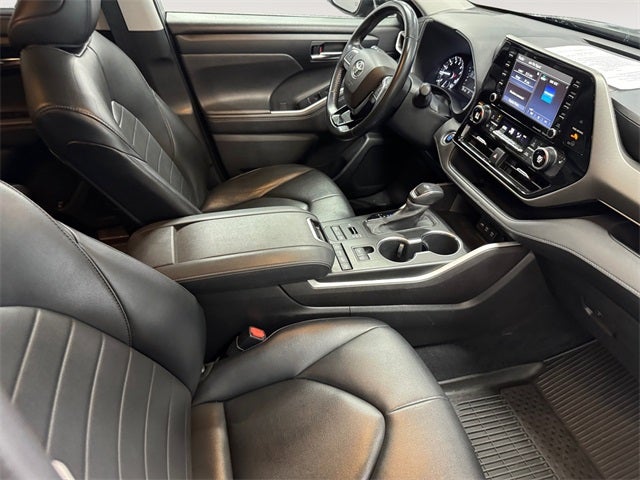 2021 Toyota Highlander XLE 3.5 Liter V6 AWD 3rd Row Seating