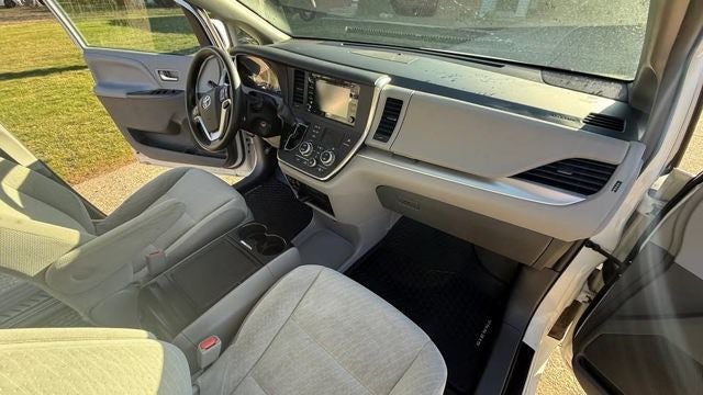 2019 Toyota Sienna LE 3.5 Liter V6 8 Passenger 3rd Row Seating