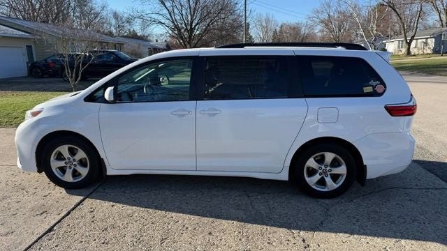 2019 Toyota Sienna LE 3.5 Liter V6 8 Passenger 3rd Row Seating