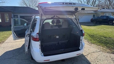 2019 Toyota Sienna LE 3.5 Liter V6 8 Passenger 3rd Row Seating