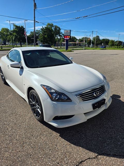2015 INFINITI Q60 Base