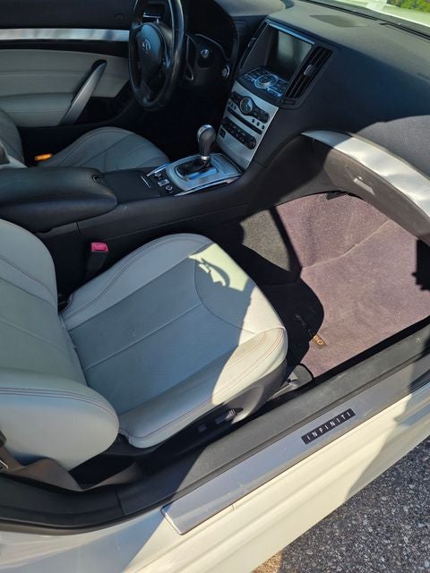 2015 INFINITI Q60 IPL Base 3.7 Liter V6 2D Convertible Automatic