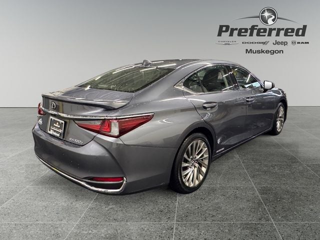 2019 Lexus ES 300h Luxury 2.5 Liter FWD