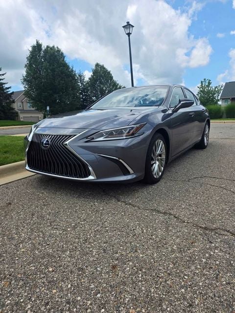 2019 Lexus ES 300h Luxury 2.5 Liter FWD