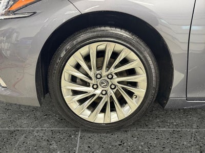 2019 Lexus ES 300h Luxury 2.5 Liter FWD