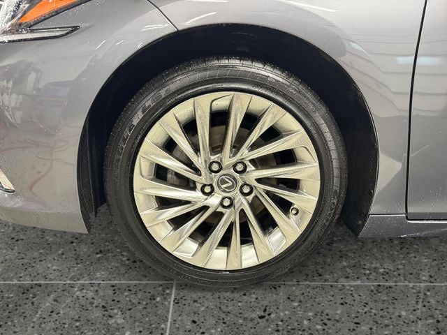 2019 Lexus ES 300h Luxury 2.5 Liter FWD