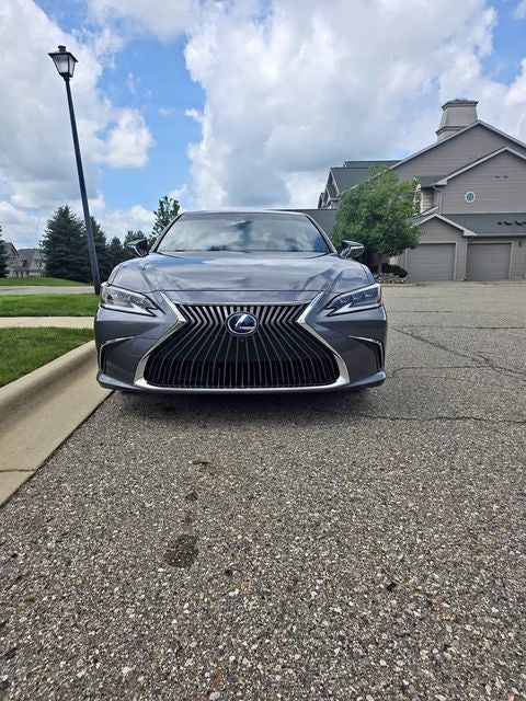 2019 Lexus ES 300h Luxury 2.5 Liter FWD