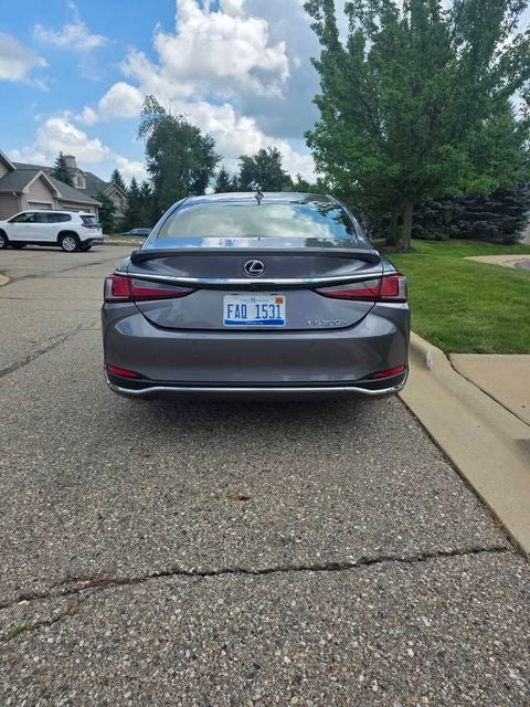 2019 Lexus ES 300h Luxury 2.5 Liter FWD