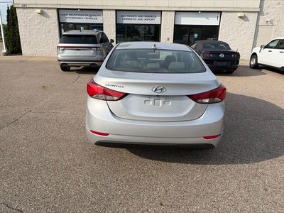 2015 Hyundai Elantra SE 1.8 Liter Sedan Automatic