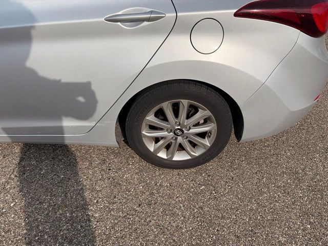 2015 Hyundai Elantra SE 1.8 Liter Sedan Automatic